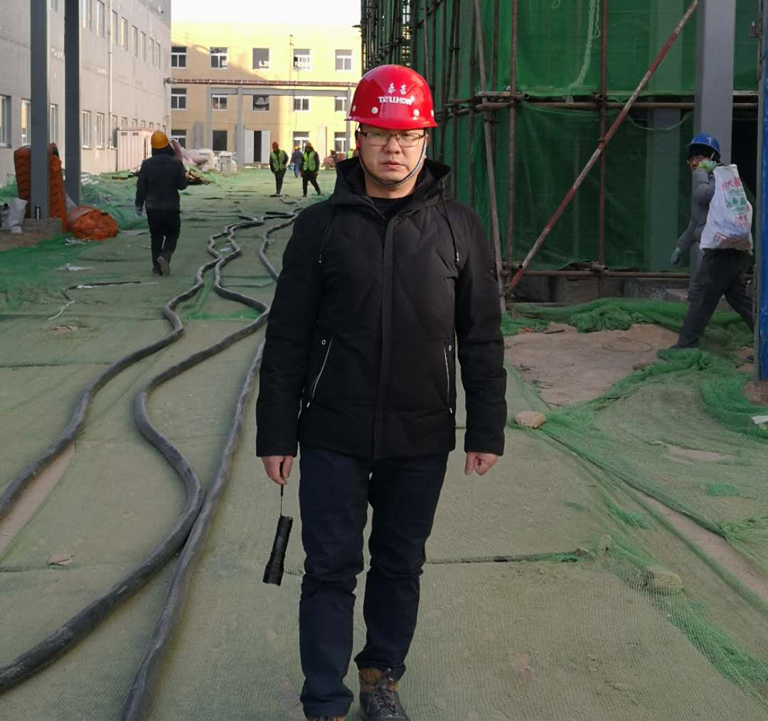 何明 (2).jpg 何明 (2).jpg